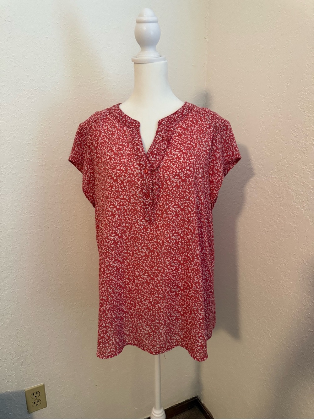 Red Floral Split-Neck Cap Sleeve Blouse